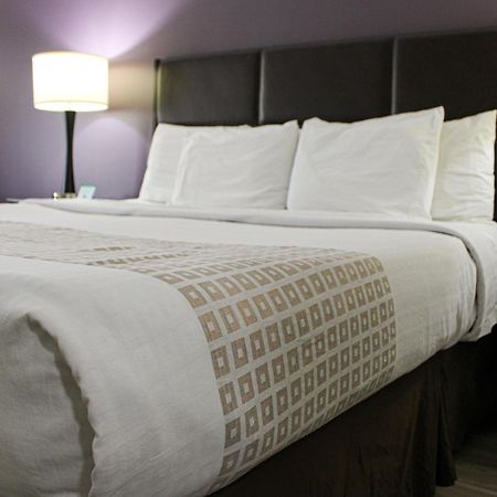 Parkwood Inn & Suites Манхэттен Экстерьер фото