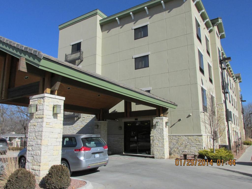 Parkwood Inn & Suites Манхэттен Экстерьер фото